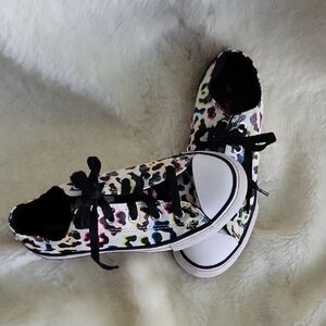 CONVERSE Chuck Taylor Colorful Leopard Print Sneakers For KIDS. Size 1.